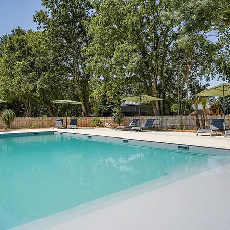 N°15, Piscine Commune, 3 Chambres, R+1